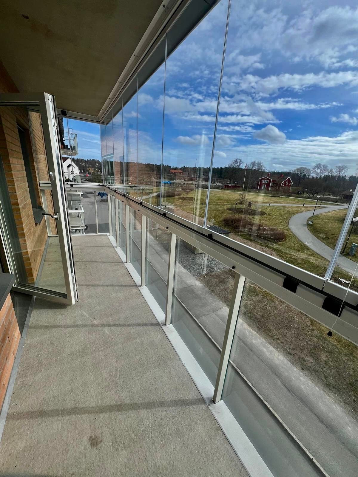 Parvekelasitukset – Mukavuutta, tyyliä ja suojaa image 3