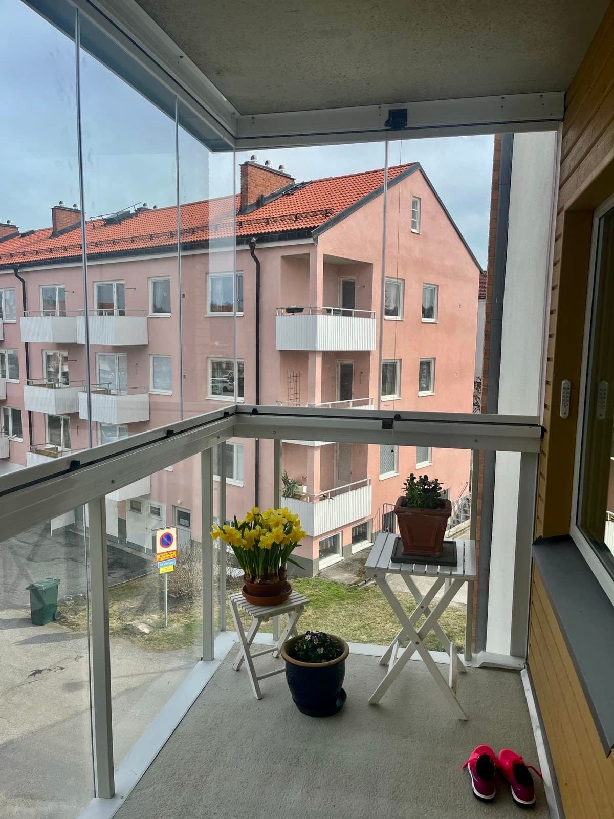 Parvekelasitukset – Mukavuutta, tyyliä ja suojaa image 5